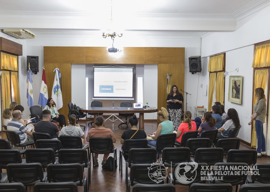 Jóvenes emprendedores fueron capacitados en manejo de redes sociales