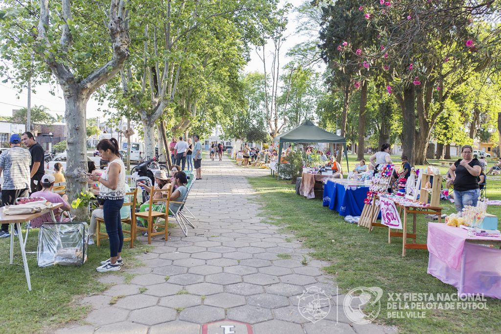 En la plaza Rubén Márquez hubo una feria en honor a Cristo Rey, patrono del barrio