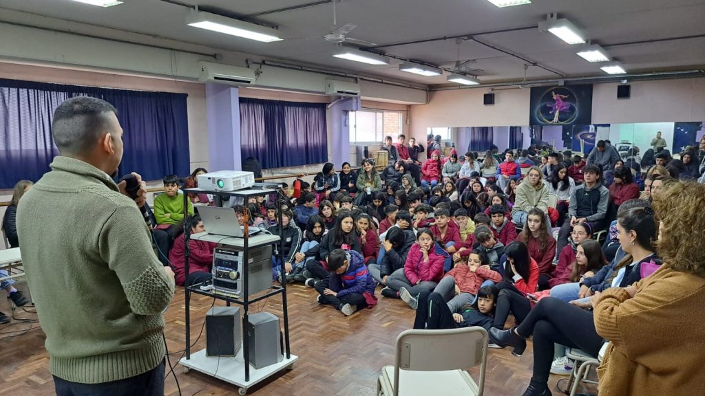 Concluyeron las charlas en escuelas sobre los secretos científicos del fútbol