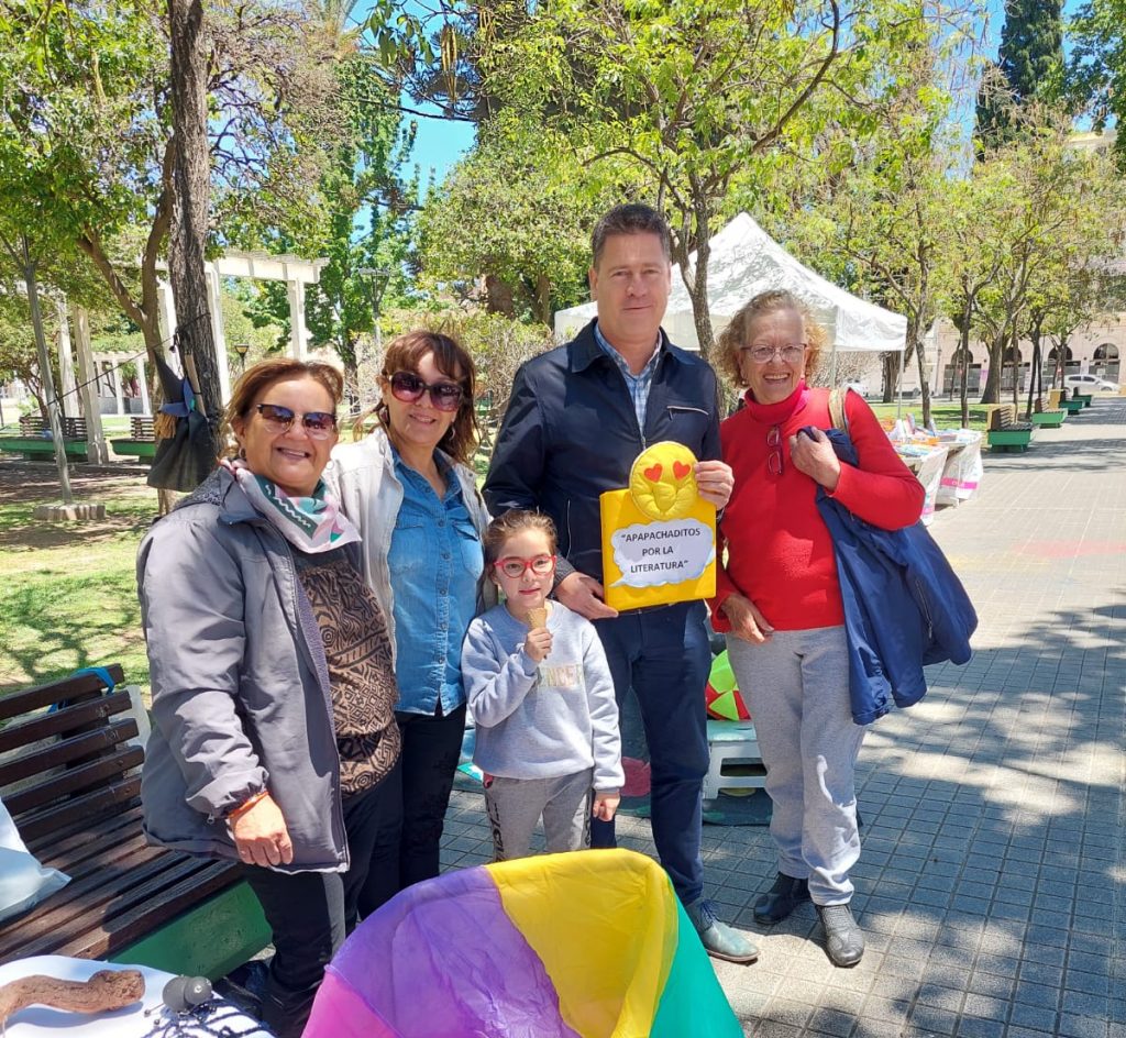 La plaza 25 de Mayo se colmó de variada literatura