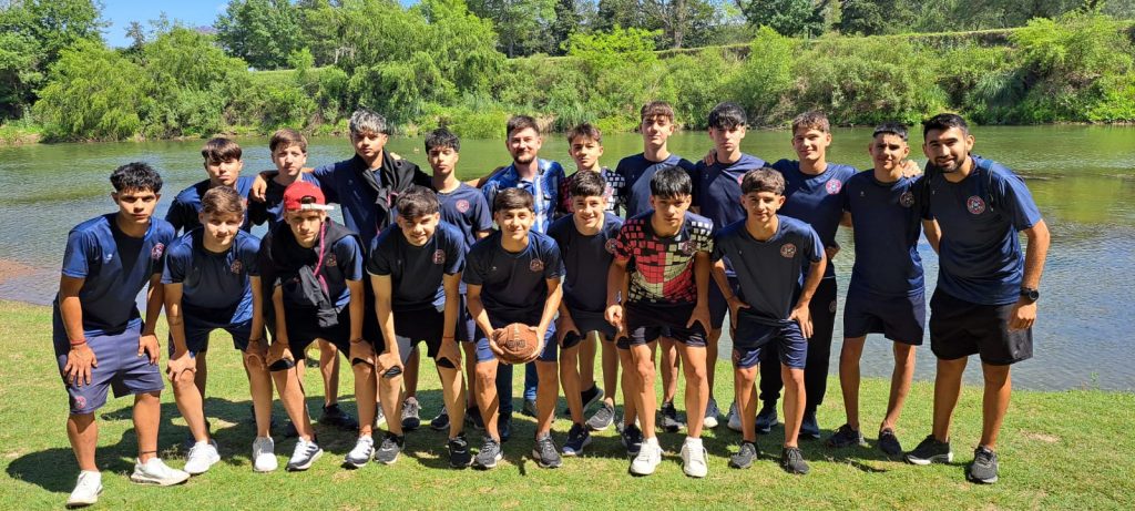 Jugadores de fútbol que participan del Torneo Sub 15 cumplieron una visita guiada por la ciudad