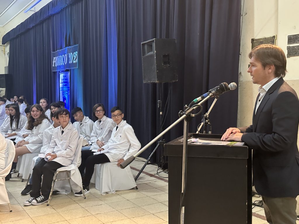 El intendente participó del acto de fin de curso del Nivel Primario de la Escuela Normal