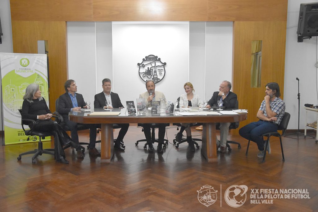 Emotivo homenaje a Martín Malharro (h) al presentar su obra literaria póstuma