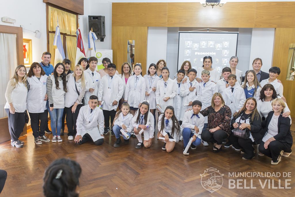 Los egresados de la Escuela José María Paz fueron distinguidos en el transcurso de un acto inolvidable