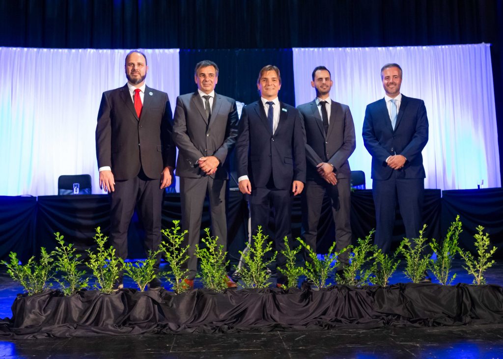 Tras asumir su cargo, el nuevo intendente tomó juramento a sus secretarios