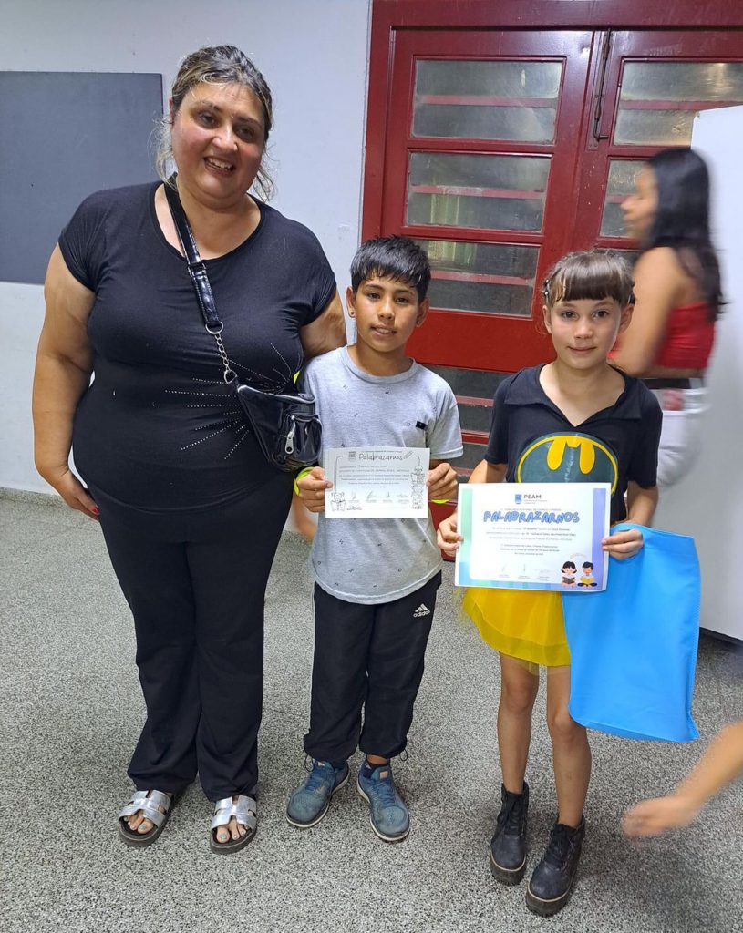 Con la compañía de “Apoyo Escolar” del municipio, distinguieron a alumnos en certamen literario