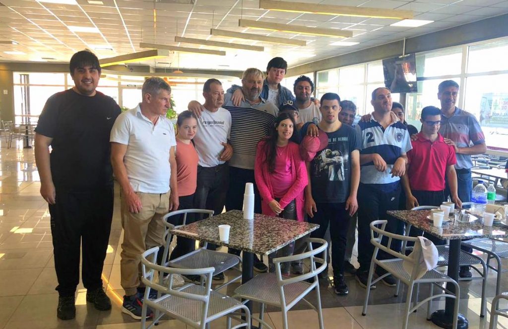 El grupo de Actividades Físicas Adaptadas del municipio cerró el año con un desayuno