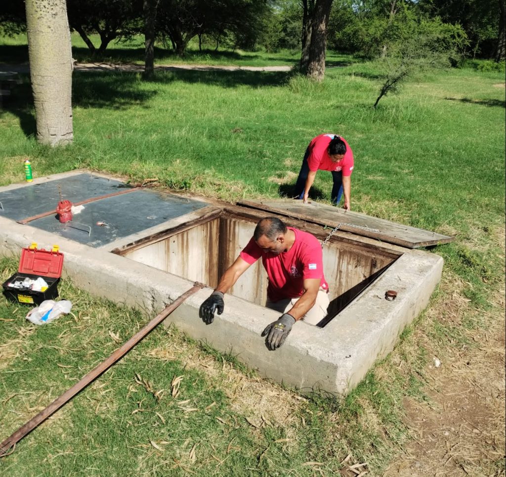Se cumple con el mantenimiento habitual de esclusas en barrancas del río