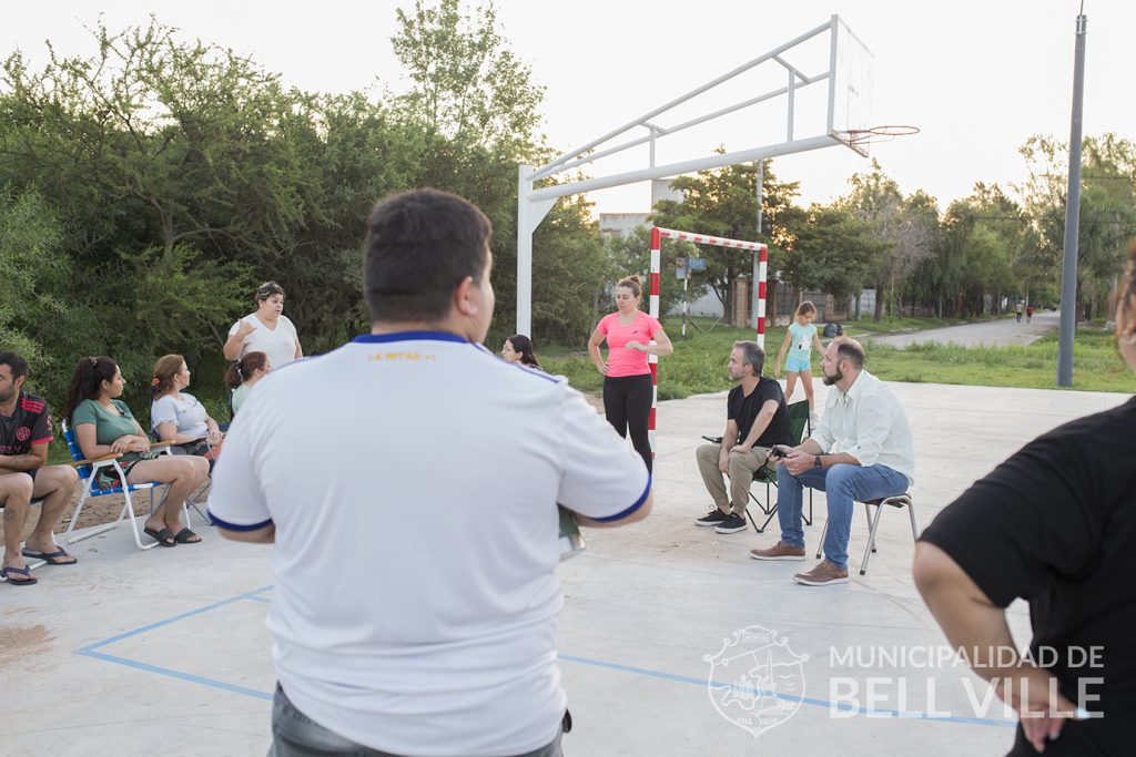 Vecinos de Barrio Los Espinillos mantuvieron un encuentro con secretarios municipales