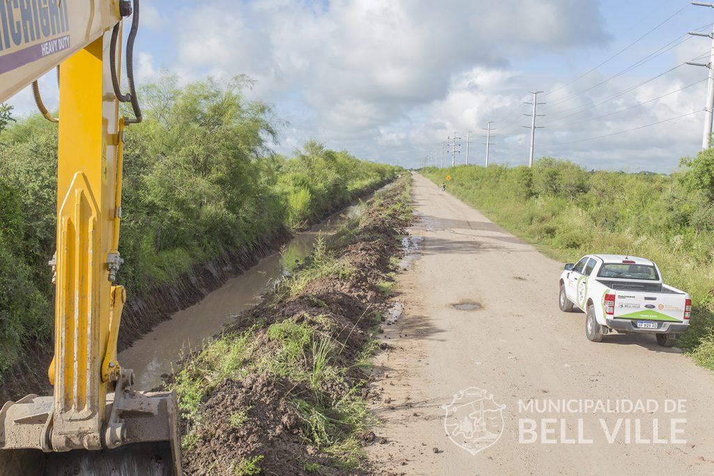 No cesa la intervención en los canales maestros de desagües