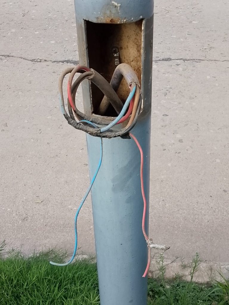 Otro sector de alumbrado público afectado por el robo de cables