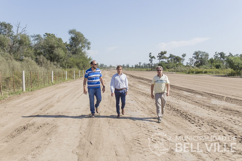 El intendente visitó la obra del puente del Este y el futuro acceso por el sector Norte.