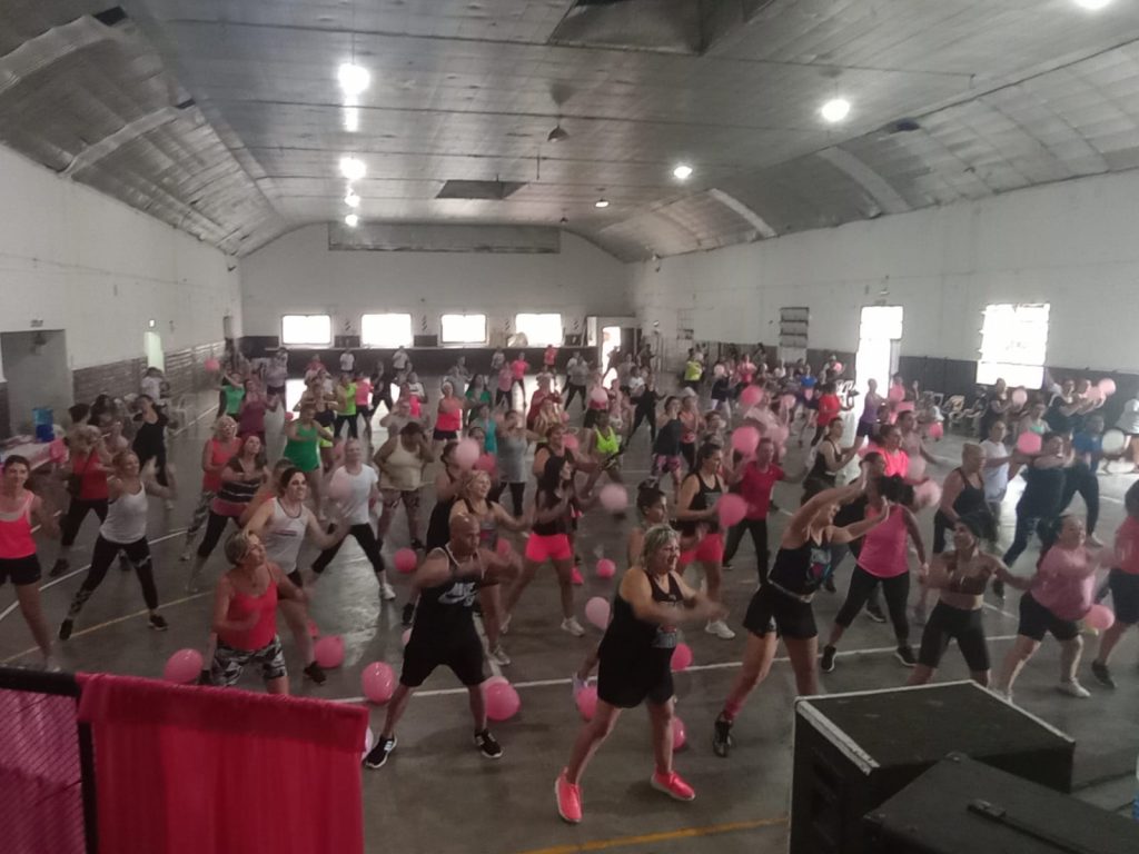 El Día Internacional de la Mujer incluyó un concurrido “Master de Zumba”