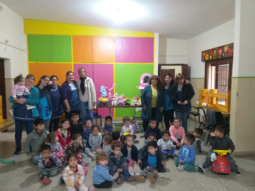 Mirta Azcherito presentó su proyecto de juguetes reciclados en la Casa del Niño