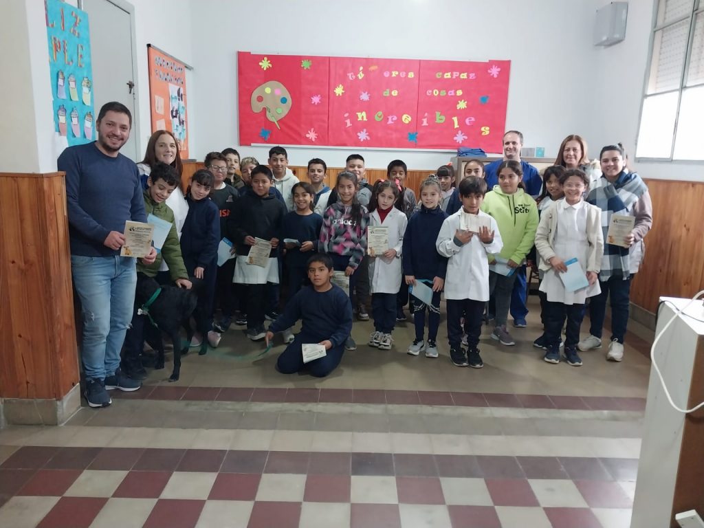 Adelantándose al Día del Animal, personal municipal informó sobre el tema a los alumnos de la Escuela Alberdi