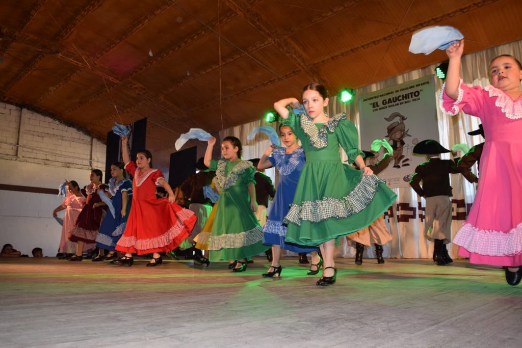 Pampa y Senda renovó con gran éxito el encuentro infantil de danzas “El Gauchito”