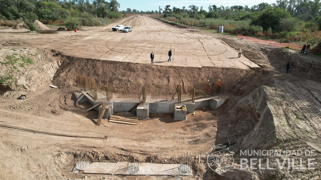 El intendente recorrió la obra del nuevo puente en el sector Este de la ciudad