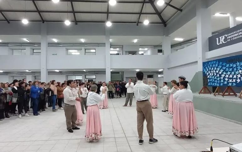Los Núcleos Barriales Culturales participaron del acto conmemorativo del 25 de Mayo del Profesorado Mariano Moreno