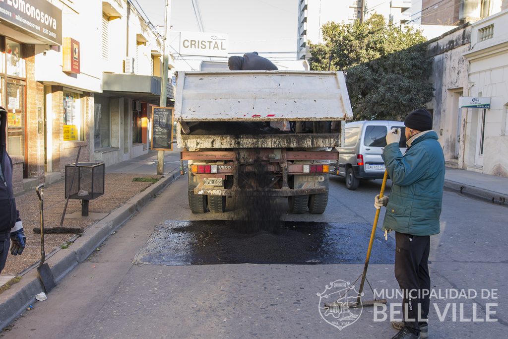 Ya se llevan utilizadas alrededor de 100 toneladas de asfalto para bacheos de calles