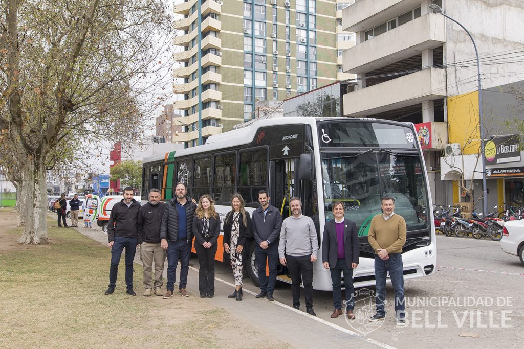 Presentaron un ómnibus 0km con rampa para personas con discapacidad y para el transporte urbano