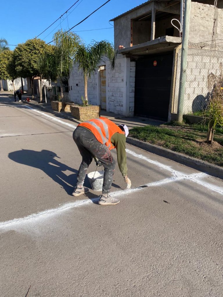 Se inició el sellado de juntas en más de 80 calles con hormigón