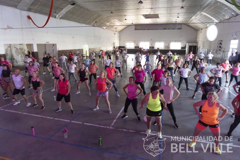 Por el Octubre Rosa, valiosa respuesta de la comunidad a una clase de Zumba