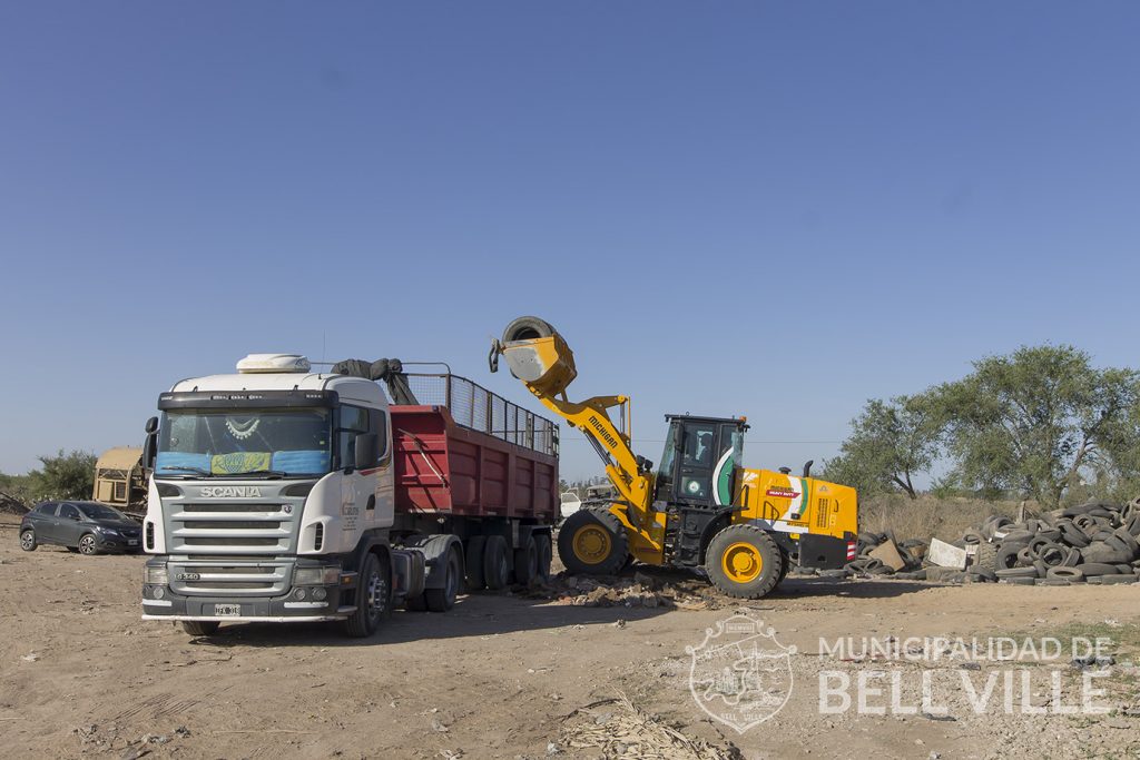 Tres cargamentos de neumáticos en desuso se retiraron del basural Norte de la ciudad