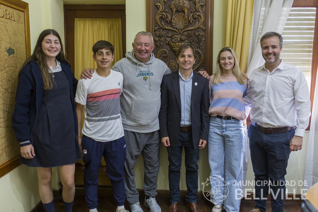 El intendente municipal recibió y felicitó a deportistas bellvillenses destacados