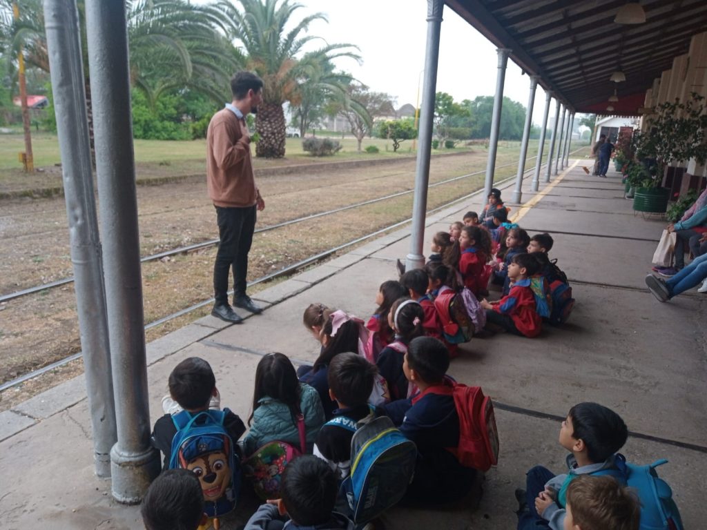 Jardineritos participaron de una visita guiada por la Estación del Ferrocarril