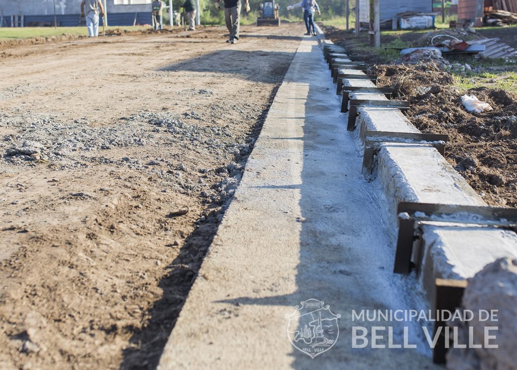 La obra de cordón cuneta llegará a 28 cuadras y 26 bocacalles de barrio Los Espinillos