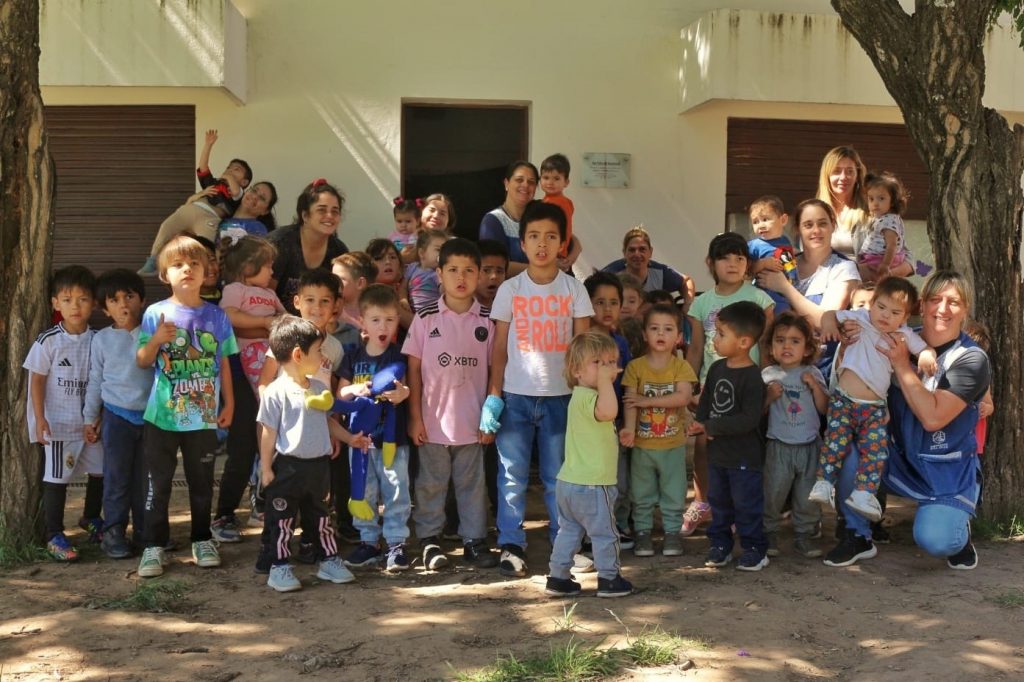 Futuros docentes presentaron una novedosa obra teatral en la Casa del Niño