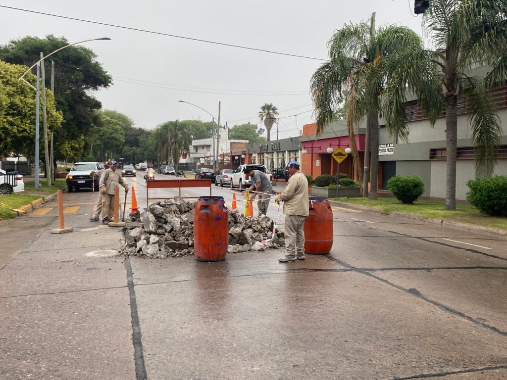 Por bacheos se recomienda precaución al transitar por bulevar Colón esquina Int. Colmano