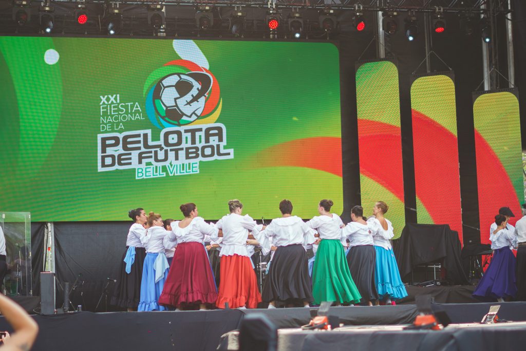 Exitoso paso de más de 150 talleristas del programa Núcleos Barriales en la Fiesta de la Pelota