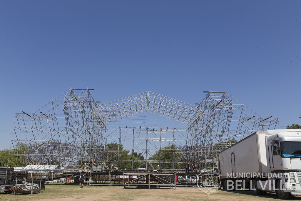 Comenzó el armado del escenario mayor de la Fiesta Nacional de la Pelota de Fútbol