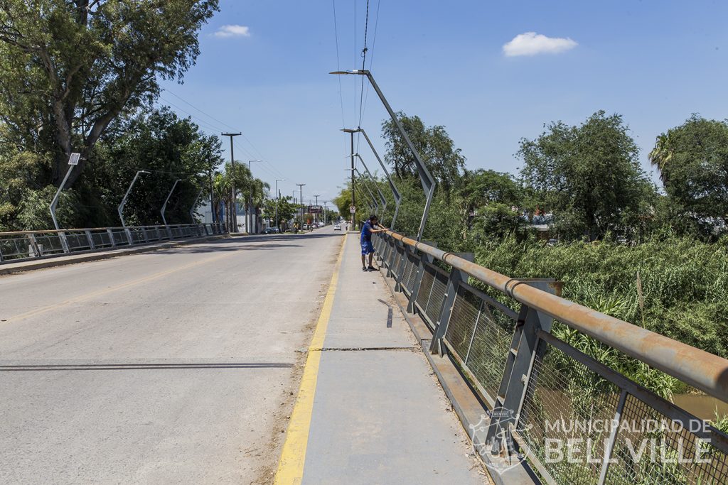 Tareas de mantenimiento en barandas del puente Sturla