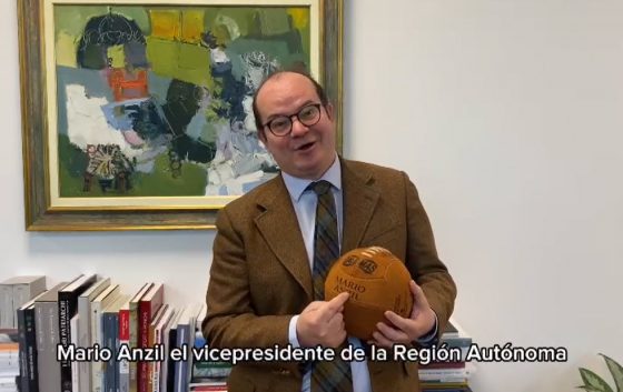 Afectuosas repercusiones llegaron desde Italia tras la presentación del invento de la pelota de futbol sin tiento.