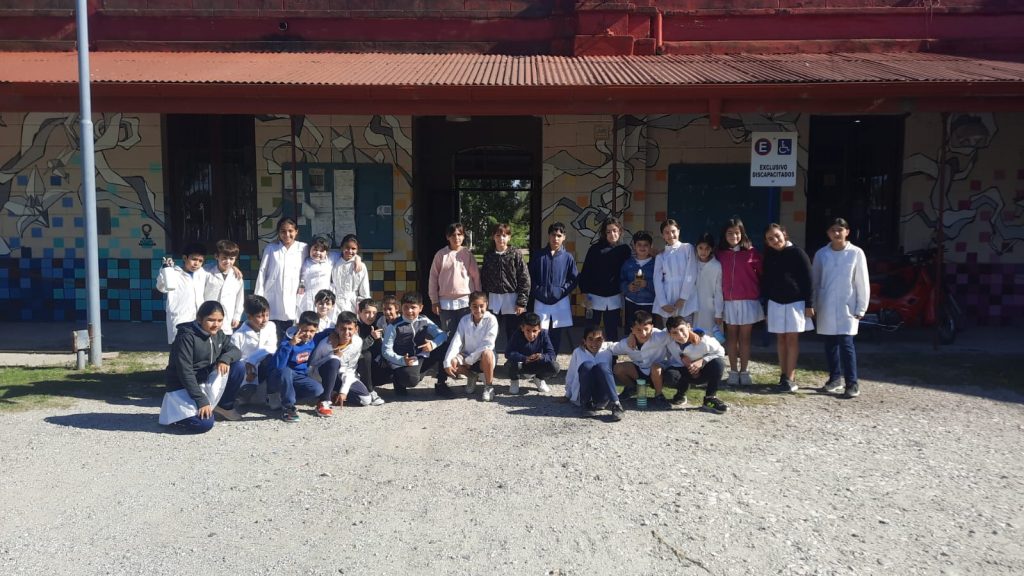 Alumnos de la Escuela Hilario Ascasubi disfrutaron de una visita guiada por el casco histórico local