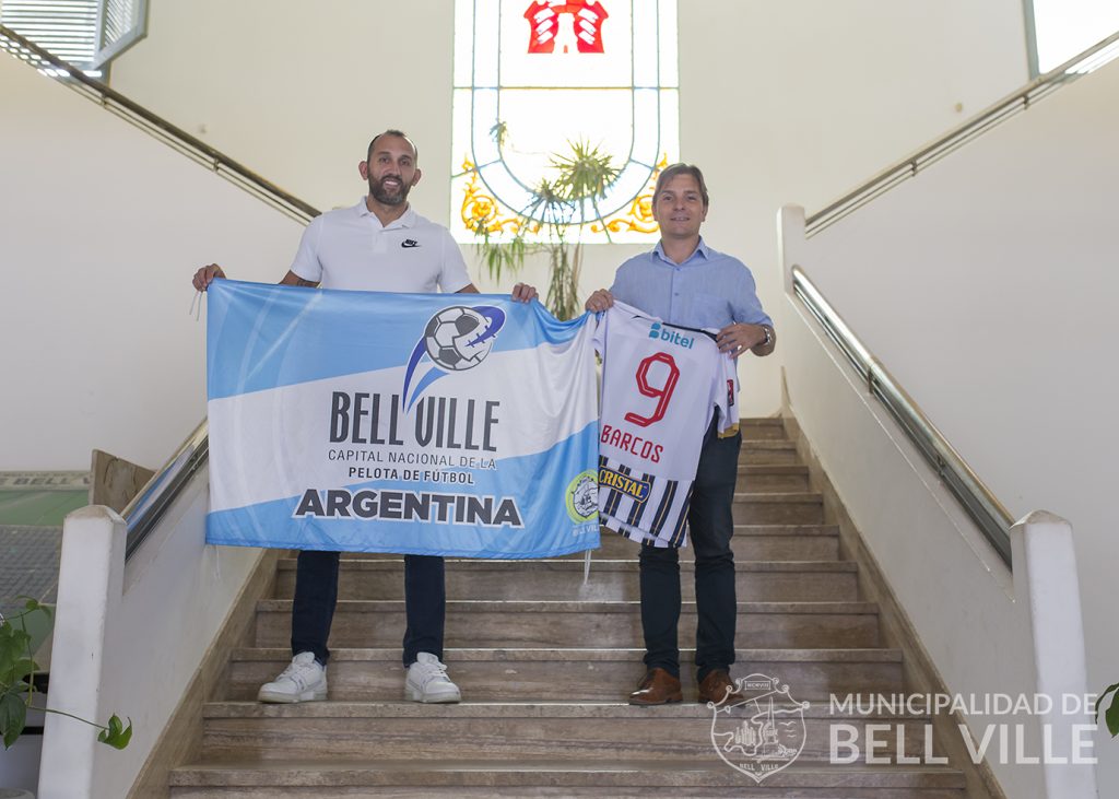 El destacado futbolista Hernán Barcos mantuvo un cordial encuentro con el intendente municipal