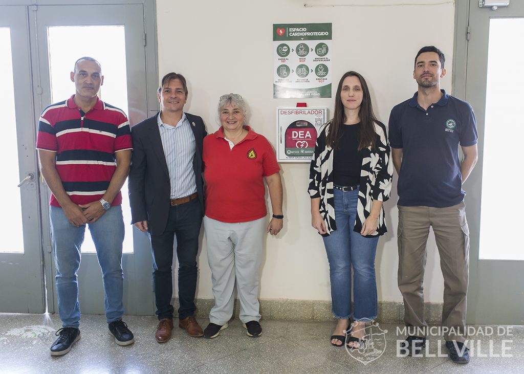 Comenzó hoy en el edificio municipal y se completará mañana la entrega de 23 desfibriladores