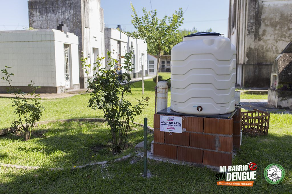 En prevención del dengue, en el cementerio San Gerónimo instalaron tanques para agua con larvicida