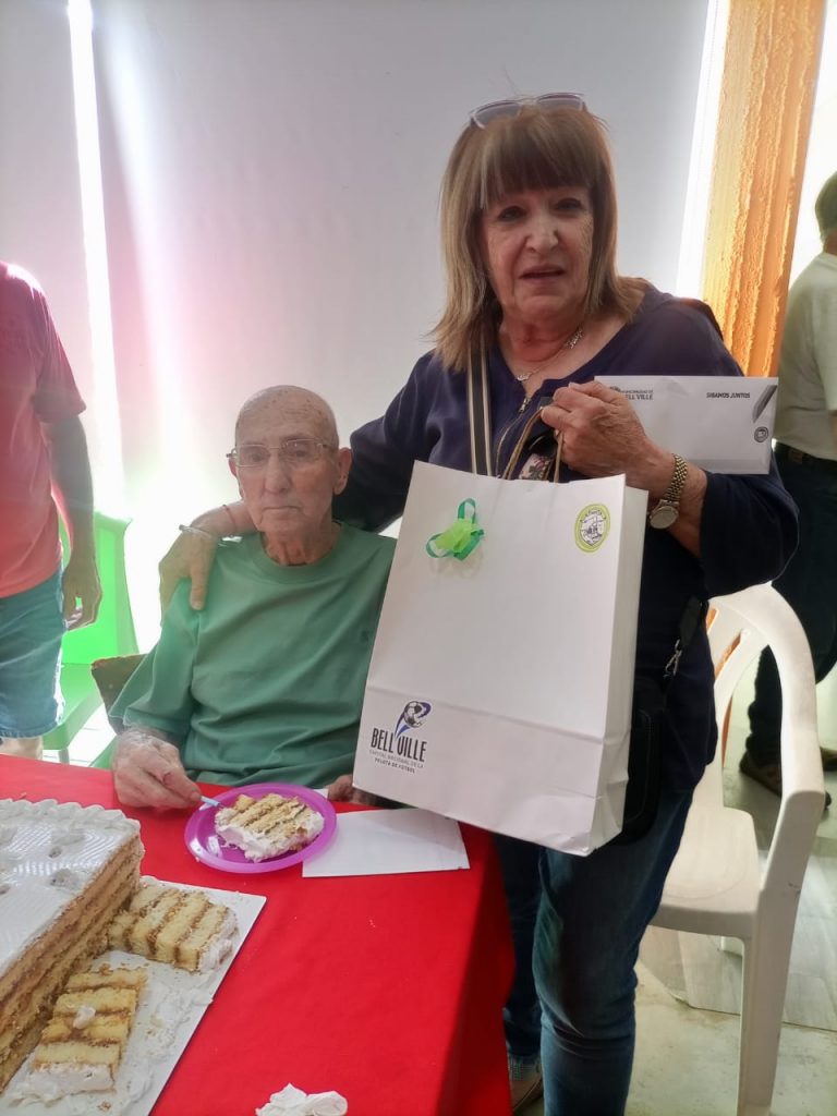 Cálido y emotivo saludo municipal al Sr. Lorenzo Garro al cumplir 91 años de edad