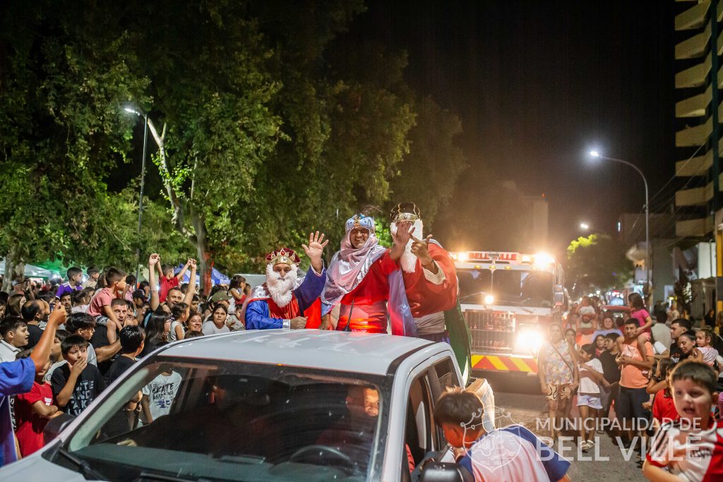 Los Reyes Magos mantienen viva la ilusión de los pequeños