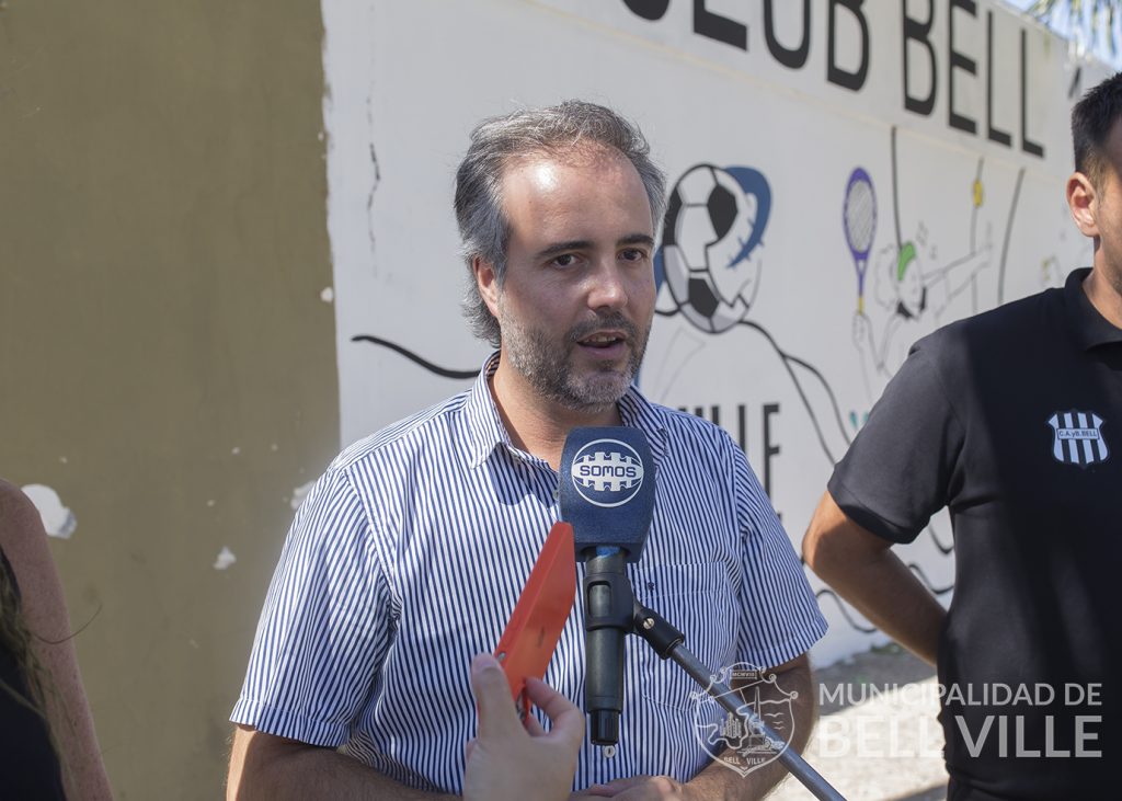 “Con obras de muralismo, como la del Club Bell, se pretende dar más colores a la ciudad”