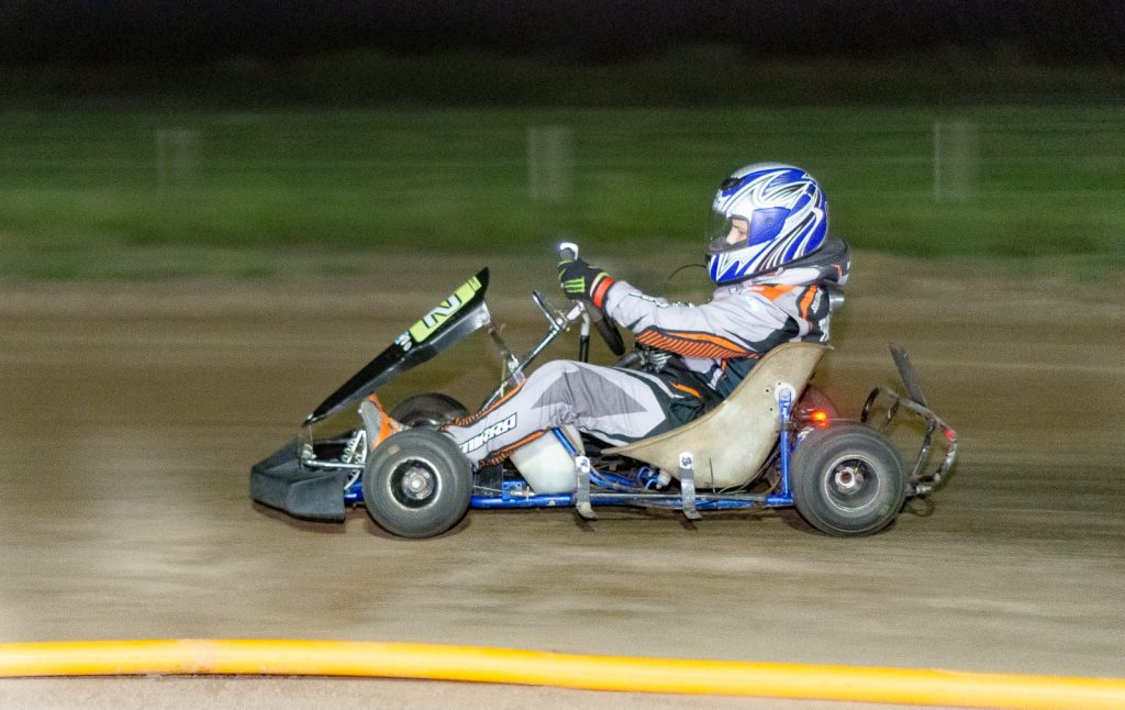 El kartódromo local inauguró las competencias nocturnas estrenando iluminación