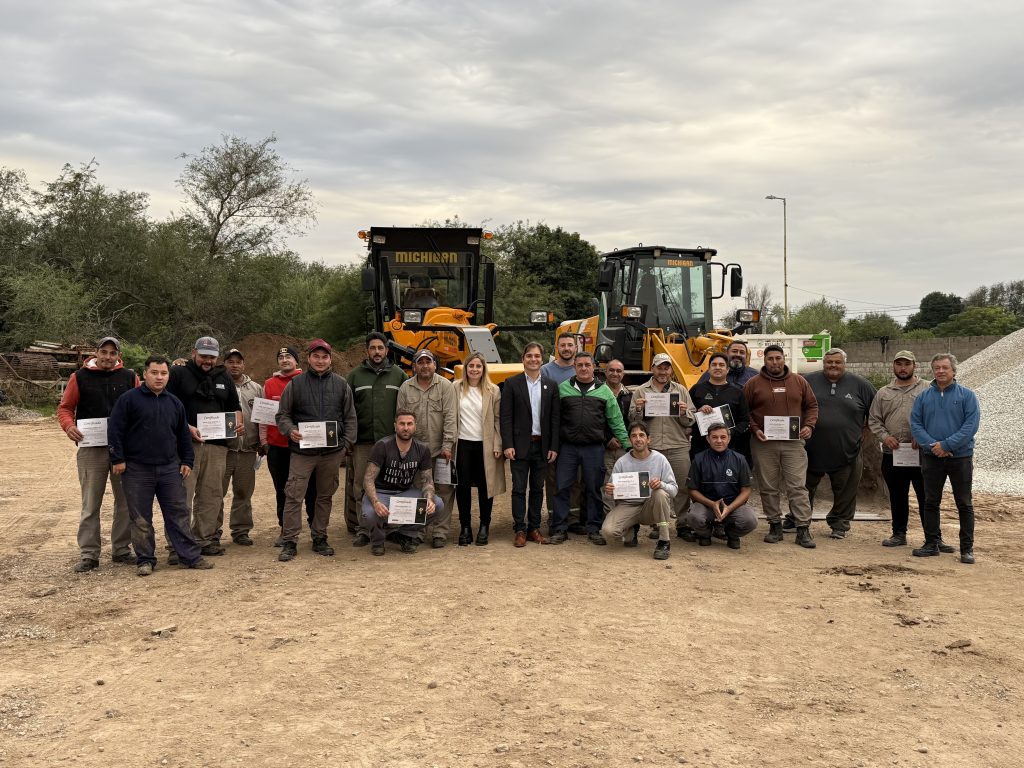 Personal municipal participó de una jornada de capacitación en maquinaria pesada