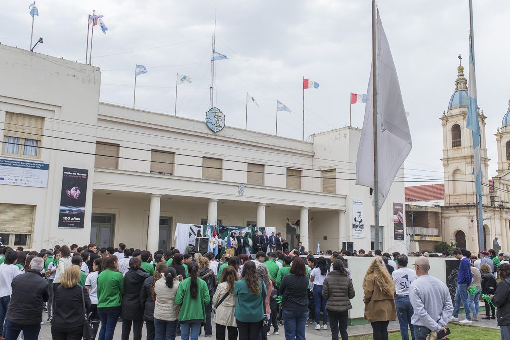 La entrañable “Escuela Comercial” celebró con la comunidad sus 80 años de vida