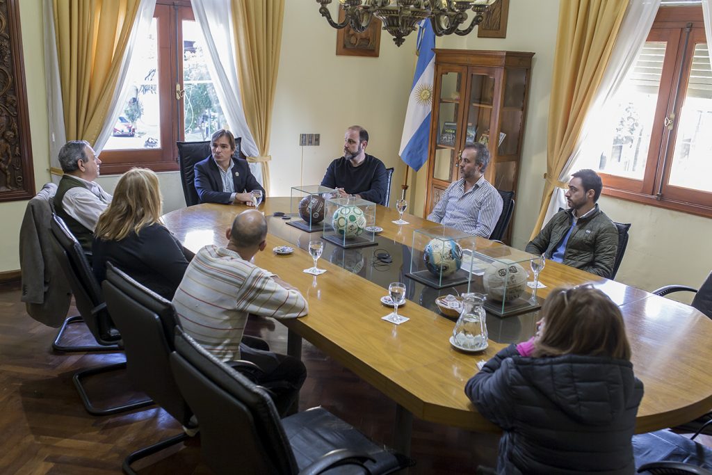 El intendente presentó a la CGT y vecinos el inicio de la remodelación de la Plazoleta del Trabajador