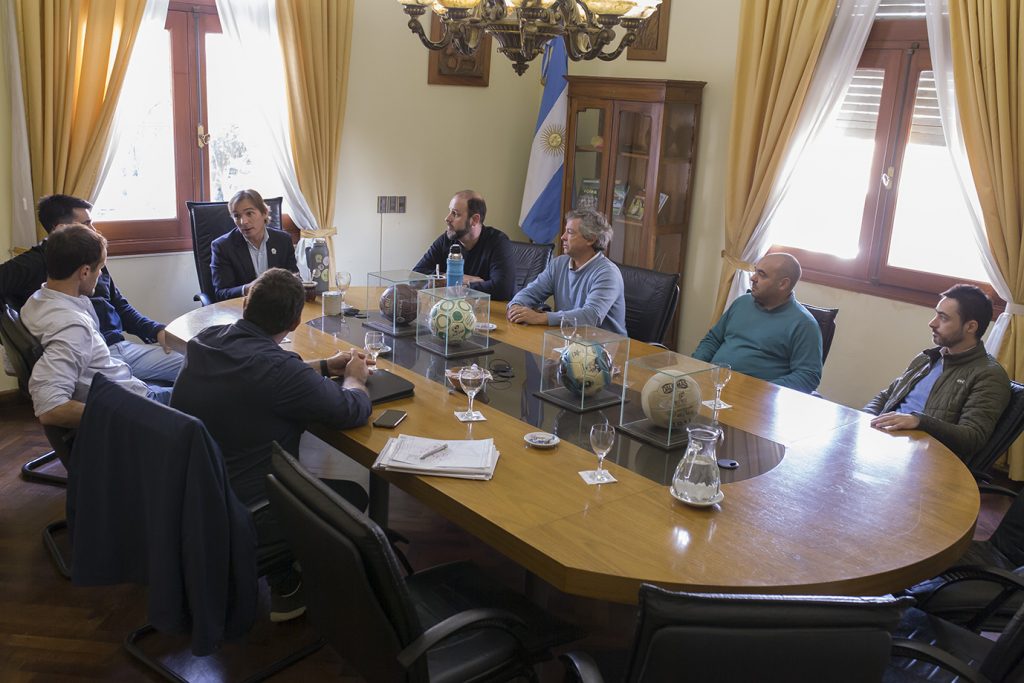 El intendente recibió un informe del relevamiento hídrico que realiza en nuestra ciudad la empresa Iriart