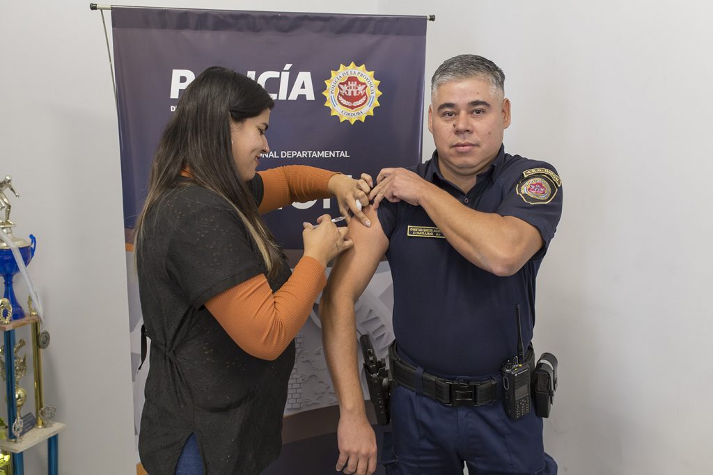 Desde la Dirección de Salud se vacunó contra la gripe a personal de servicios esenciales