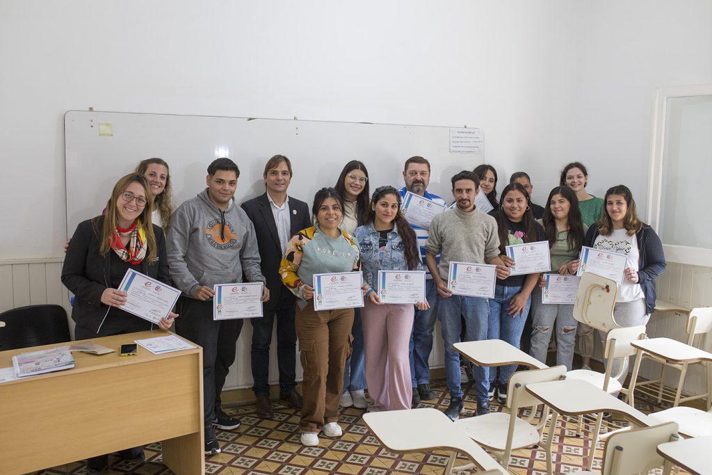 Otros 20 bellvillenses recibieron su certificado de participación en curso municipal de capacitación laboral
